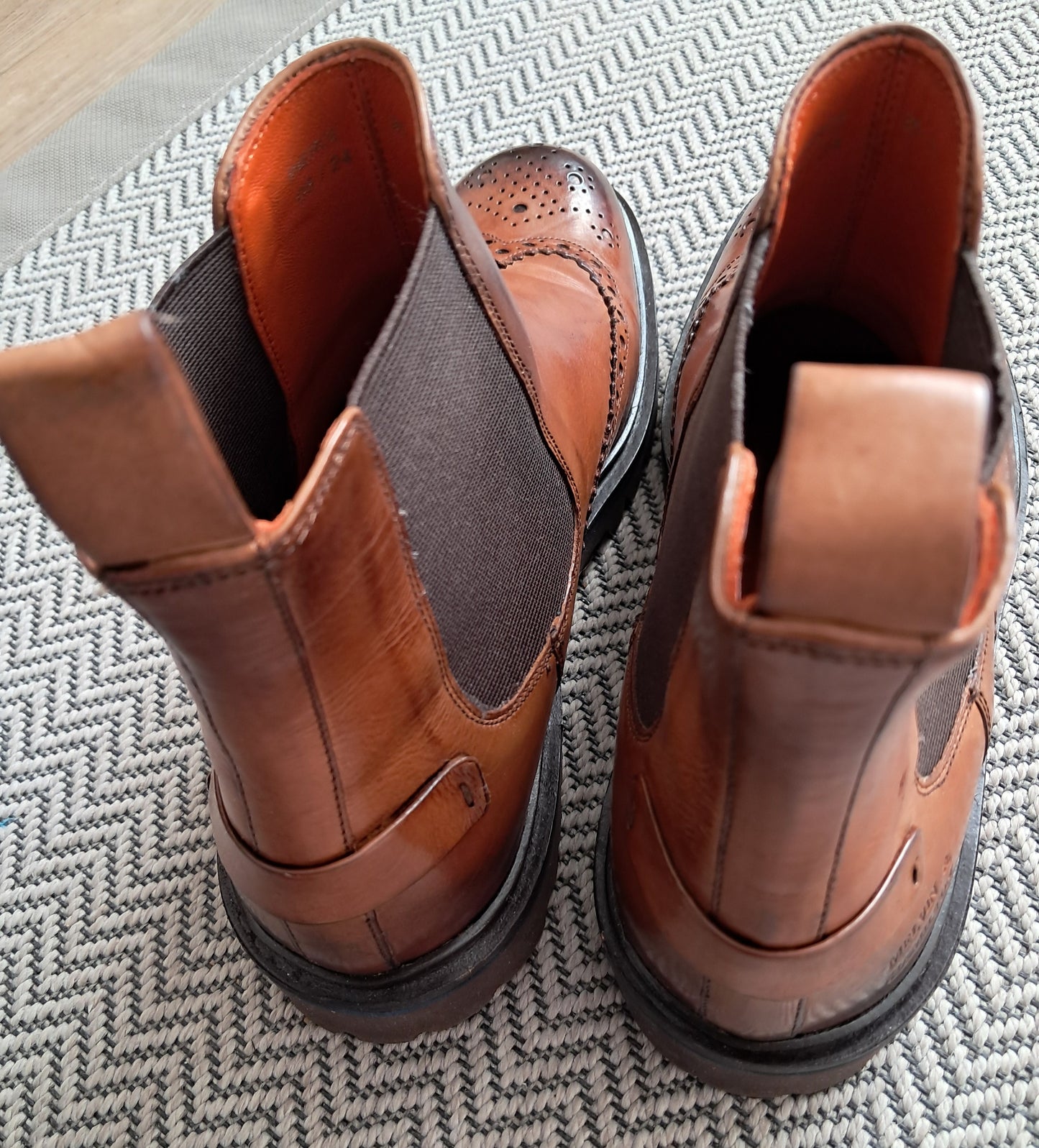 Verkaufe ein Paar neue Pierce 26 braune Stiefeletten