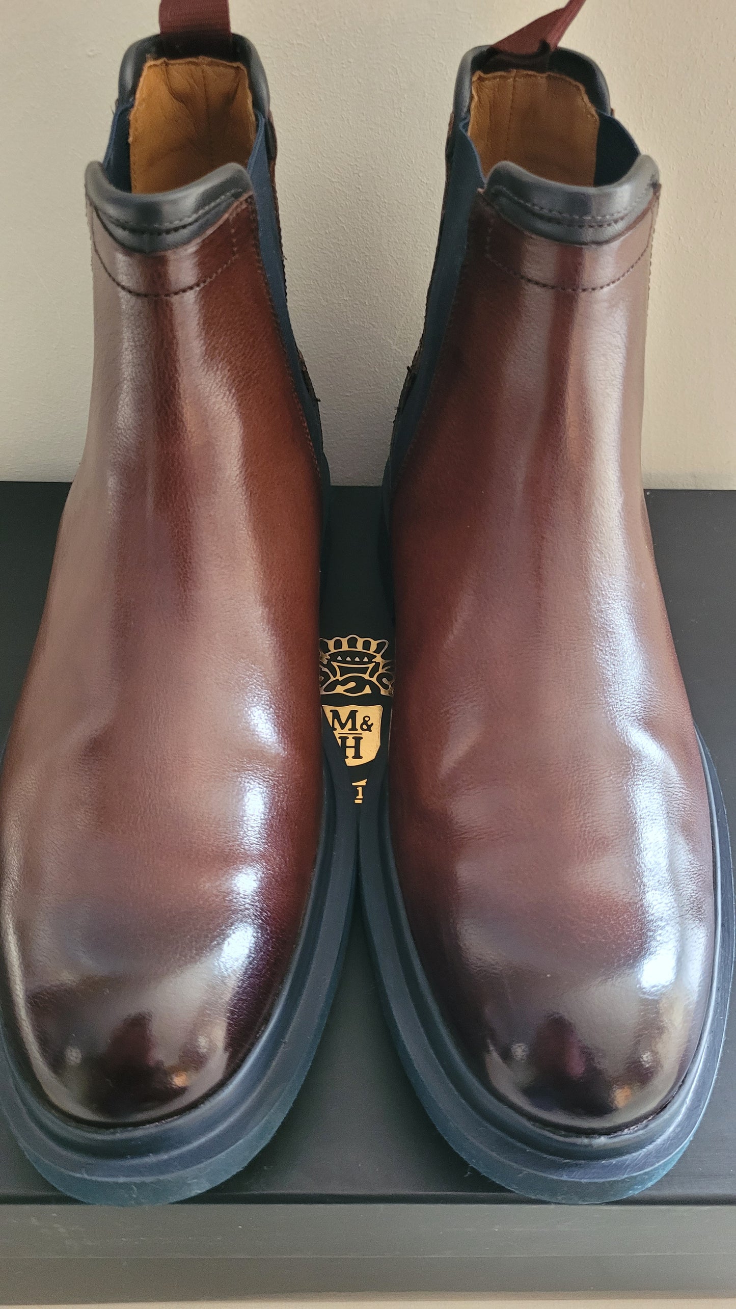 ALMOST NEW ANKLE BOOTS IN BROWN SIZE 41