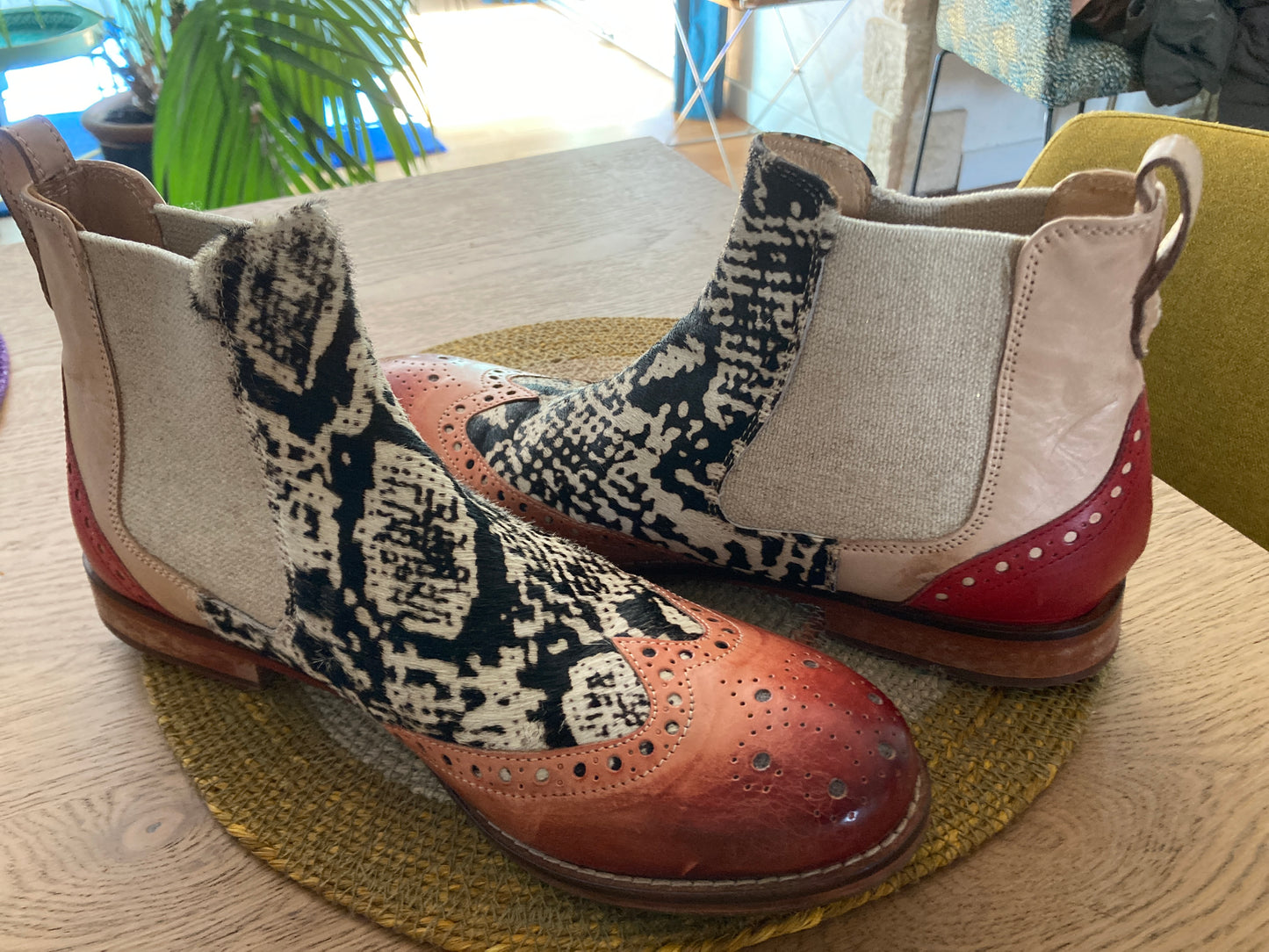 Boots état neuf 39 cuir et peau