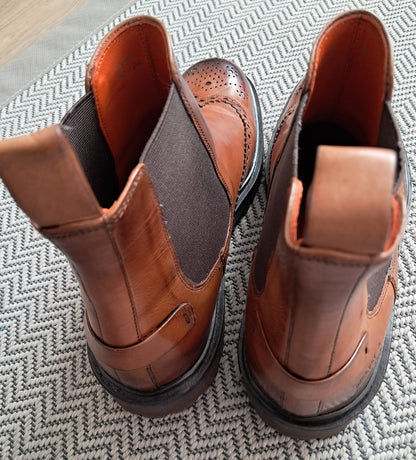 Verkaufe ein Paar neue Pierce 26 braune Stiefeletten