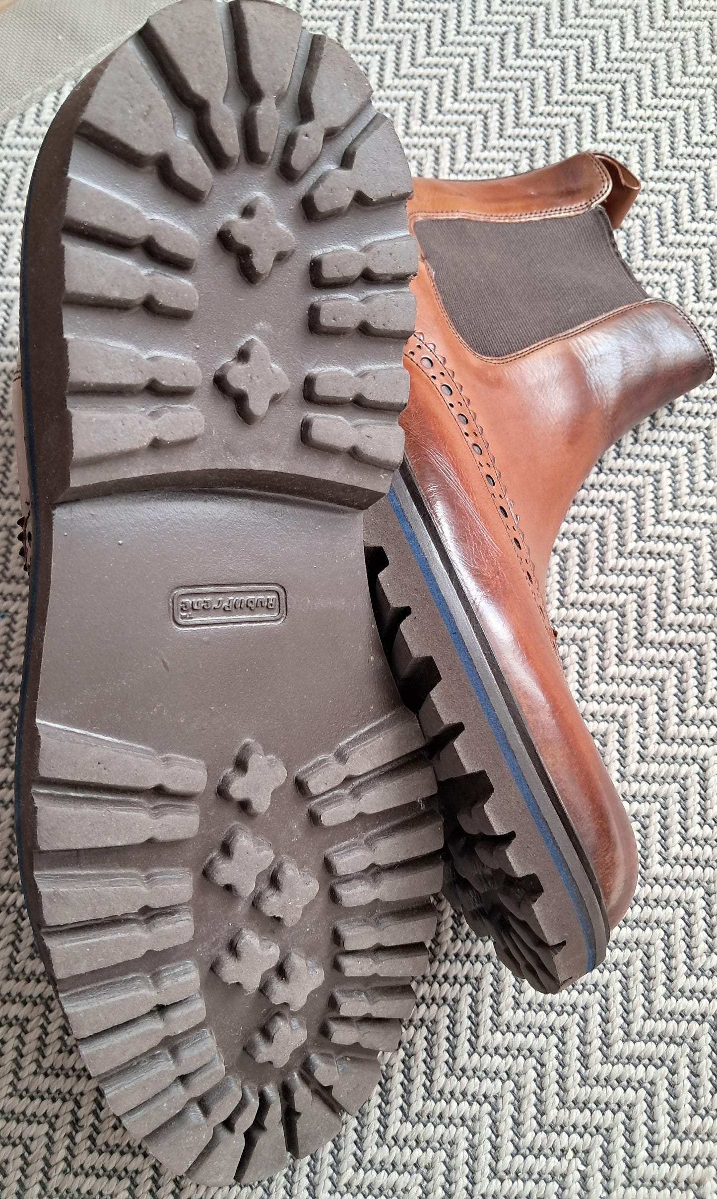 Verkaufe ein Paar neue Pierce 26 braune Stiefeletten