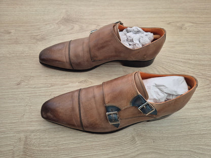 Lewis 52 - Monk light brown