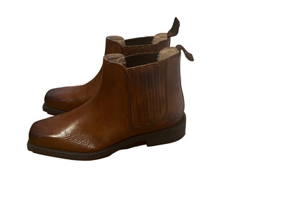 Selling brand new ankle boots (never worn) brown size 36