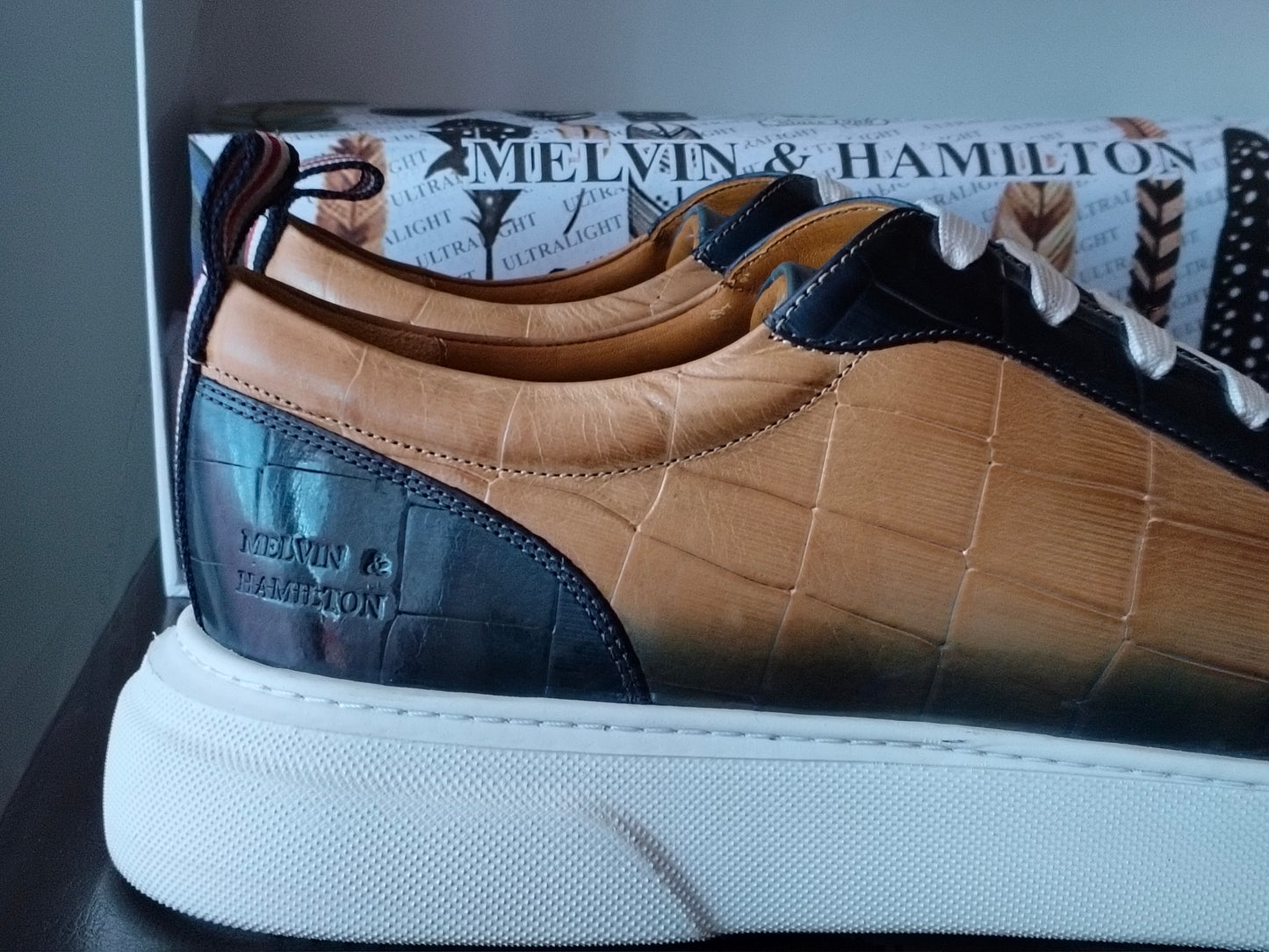Herren-Sneaker Modell Harvey 12 Größe 45 mit Nieten an der Spitze