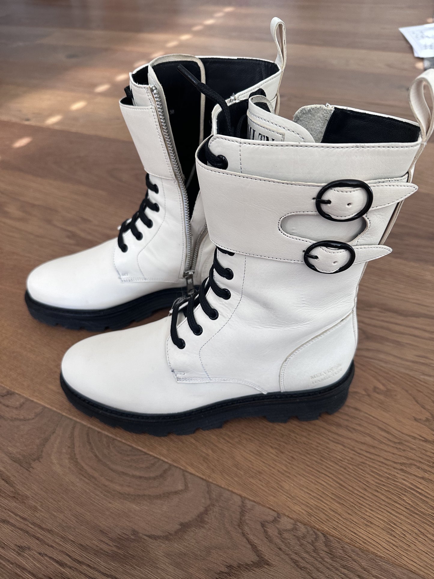 Leonie 20