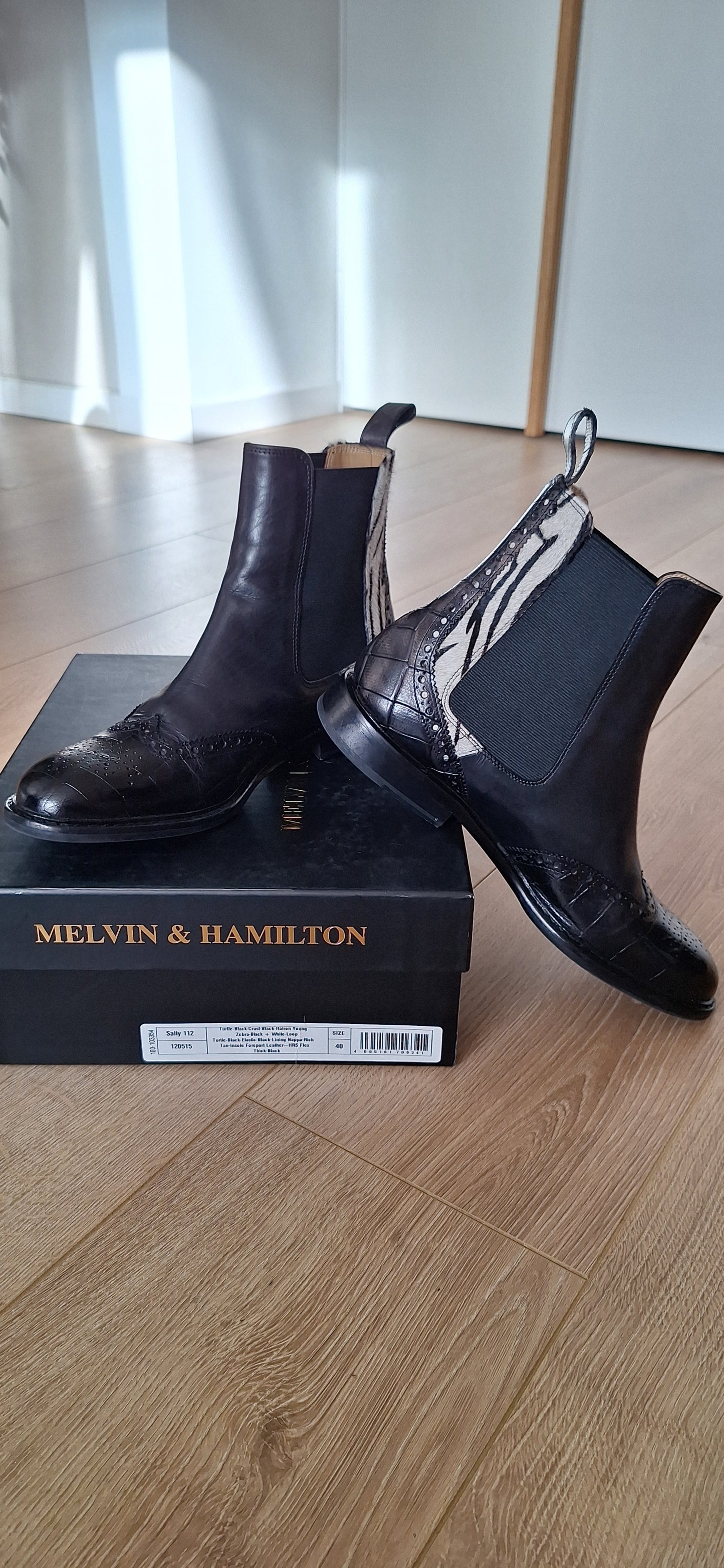 Schwarze Stiefeletten + Zebrapartie