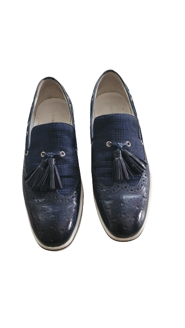Navy blue shoes with pompoms