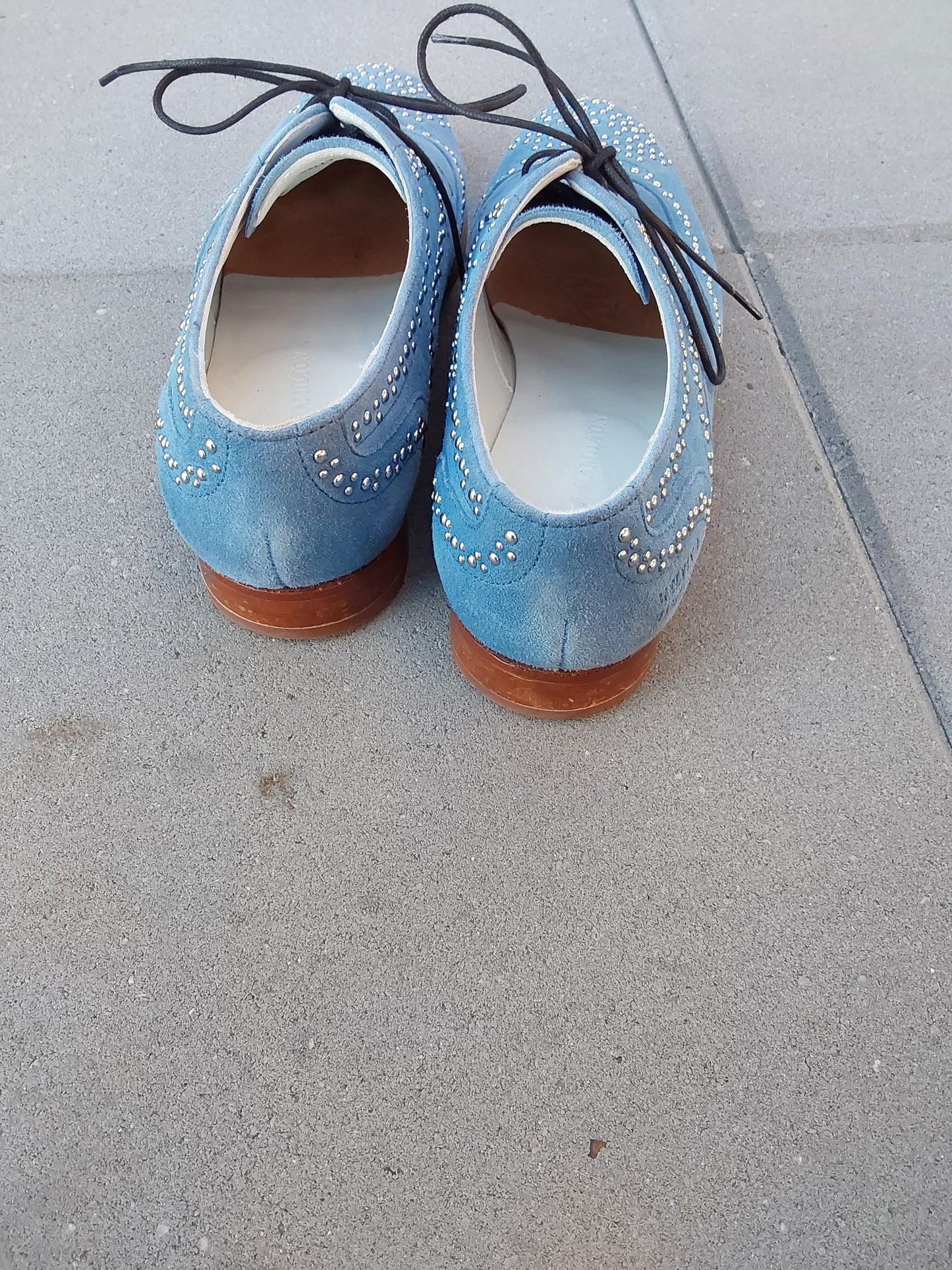 Blue derbies