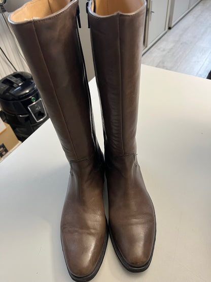 Brown boots