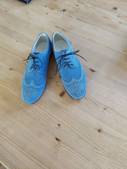 Blue derbies