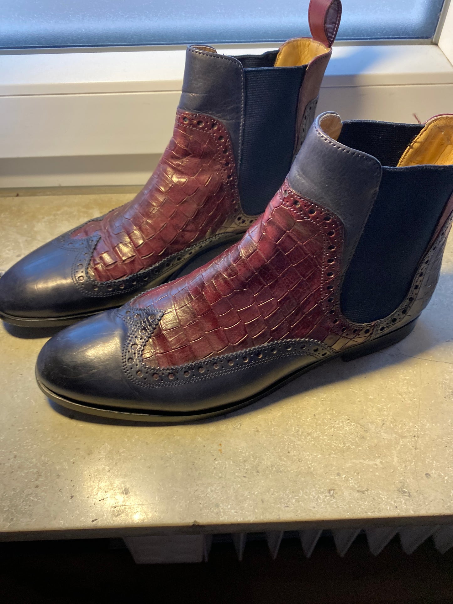 Mehrfarbige Stiefeletten