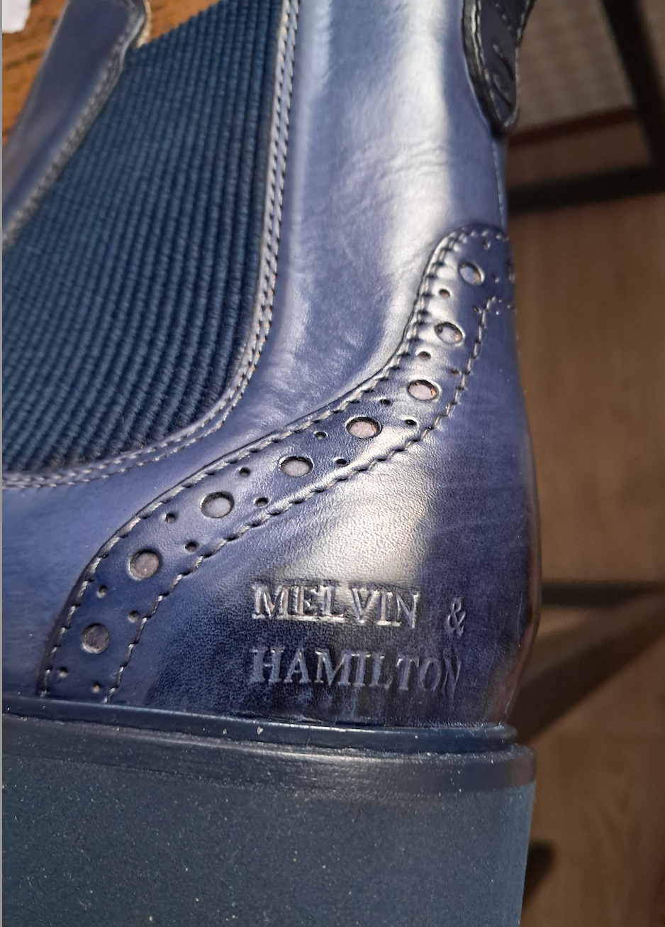 Neues Paar blaue Stiefeletten