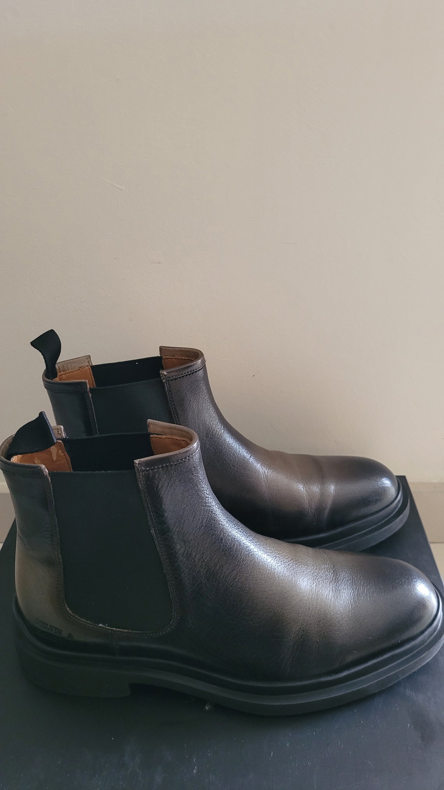 RON 5 ankle boots in Olive color, size 41